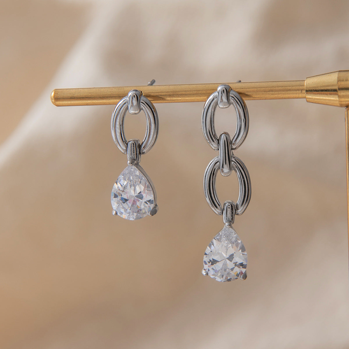 Damen Ohrhänger mit elegantem Tropfen-Design und hypoallergenem Edelstahl Shop Nory