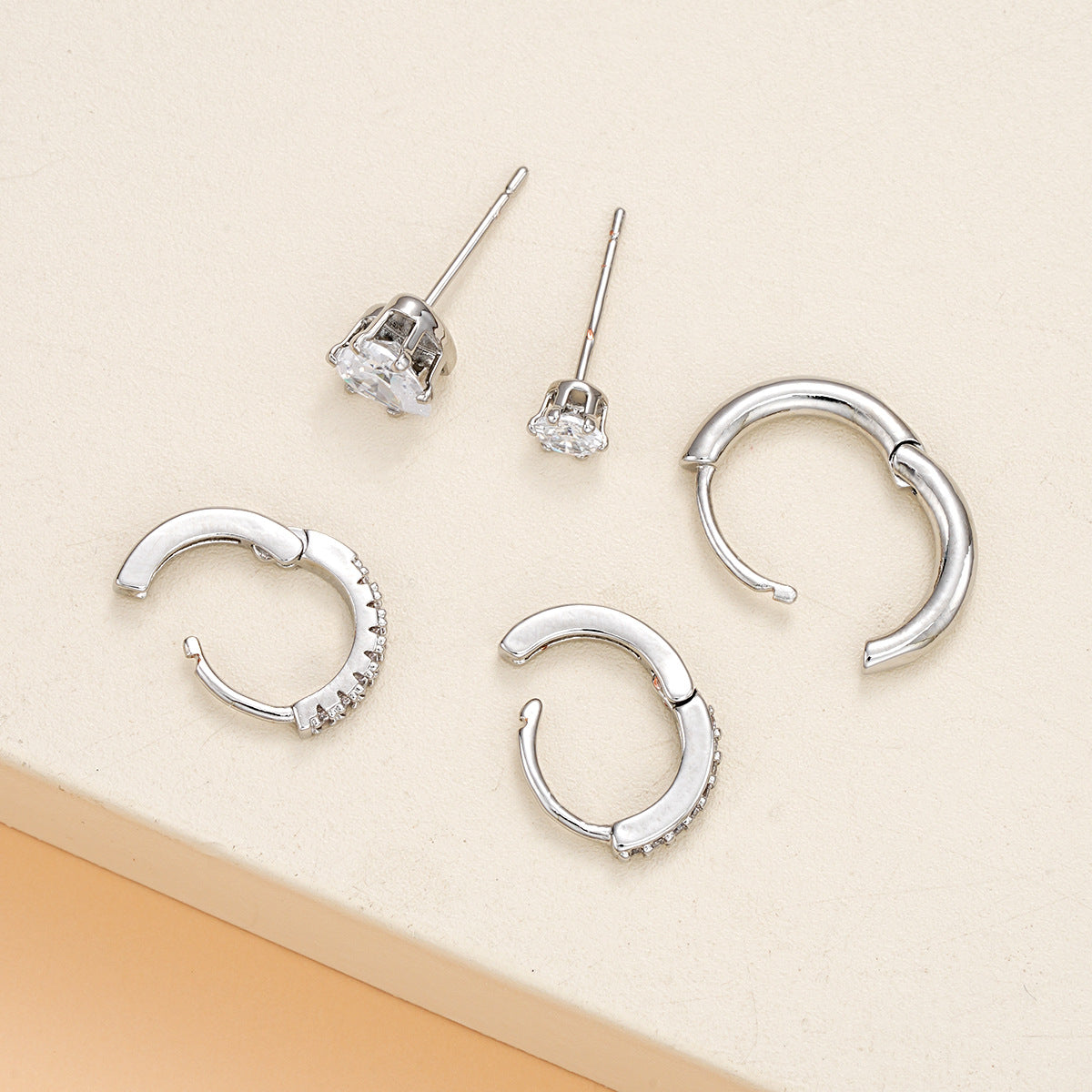 Damen Ohrringe Set mit funkelnden Kristallen und eleganten Designs Shop Nory