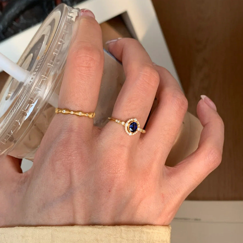 Damenring mit strahlendem blauen Edelstein und funkelnden Zirkonia Shop Nory