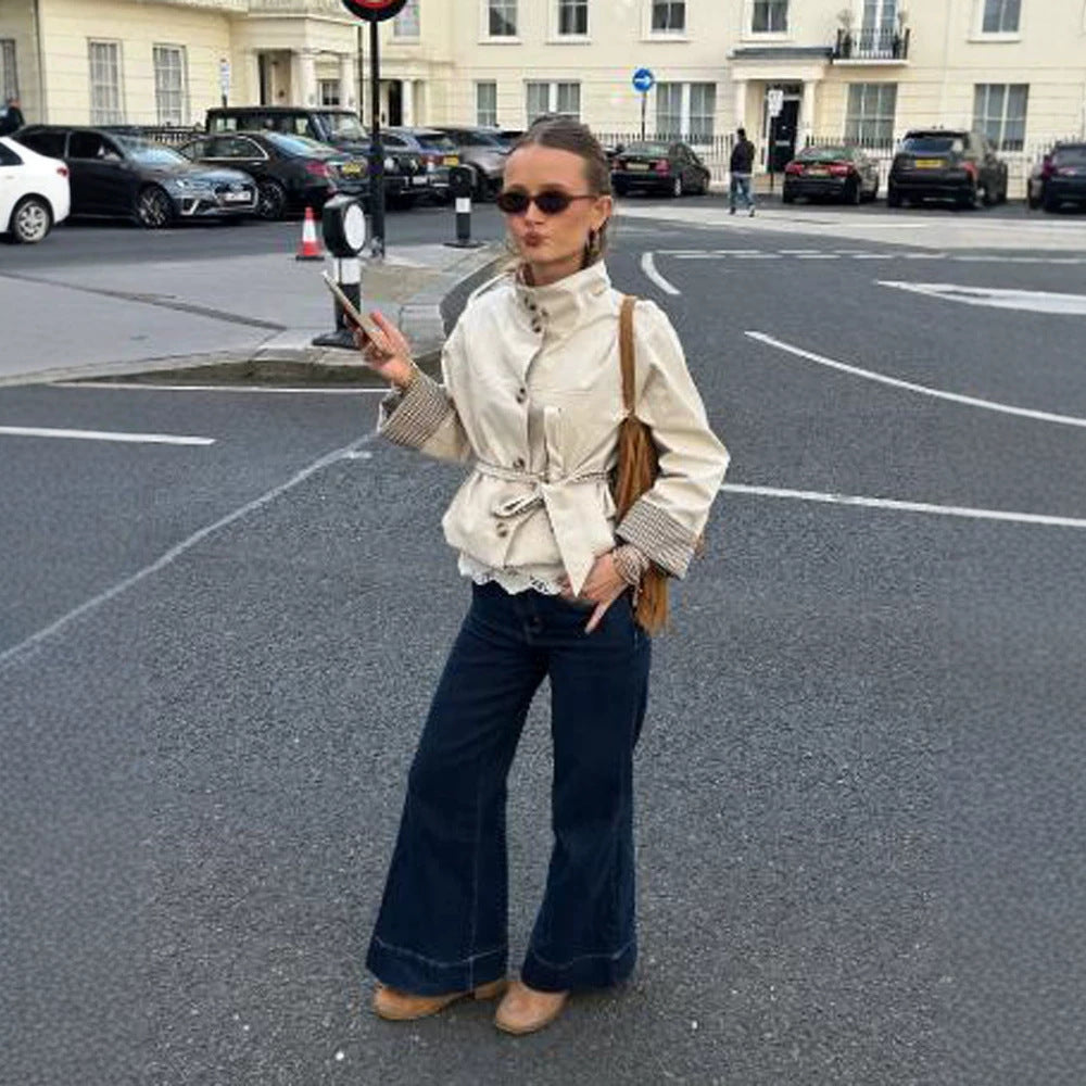 Damen Kurze taillierte Lederimitat-Jacke mit Stehkragen, Karo-Bündchen & Bindegürtel Shop Nory