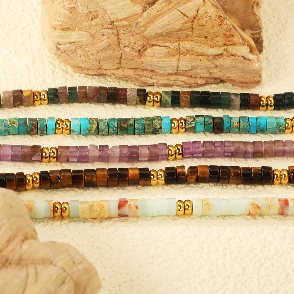 Damen Armband mit bunten Tigeraugen-Perlen und goldplattierten Akzenten Shop Nory