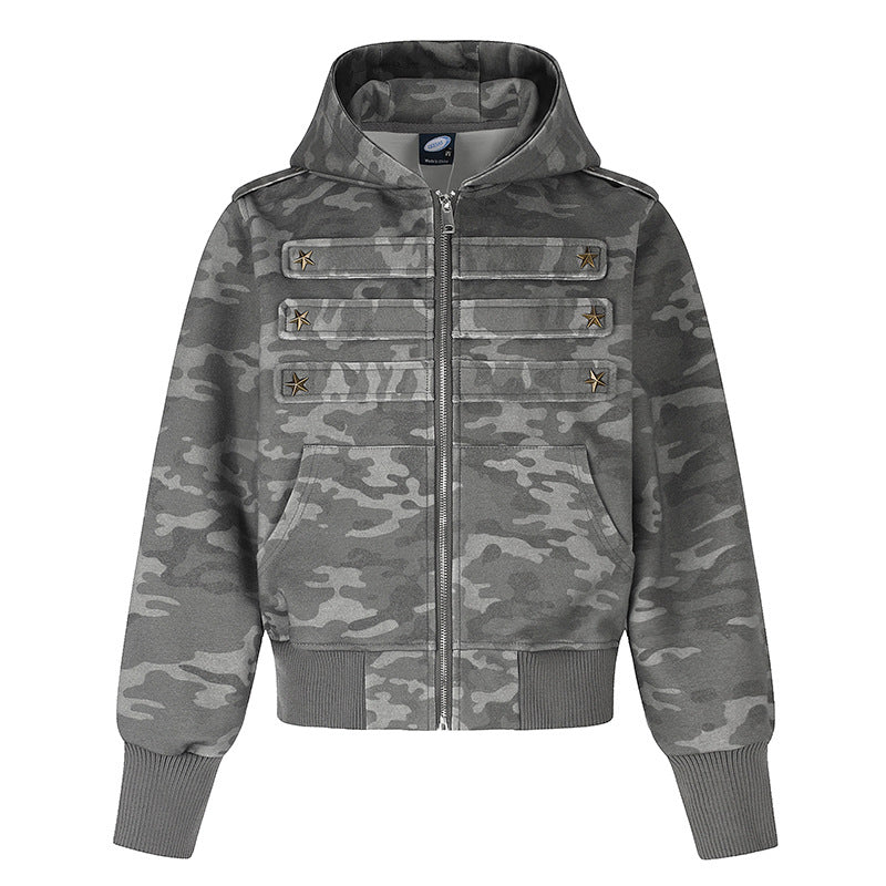 Damen Kurz geschnittene Kapuzen-Sweatjacke im Military-Camo mit dekorativen Stern‑Strapdetails Shop Nory