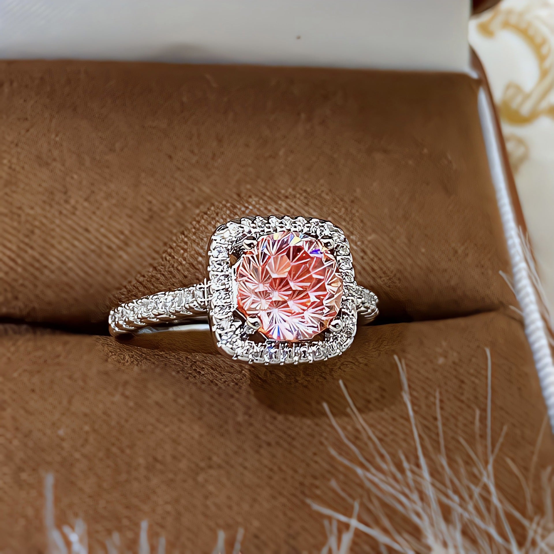 Damen glamouröser Schmuckring mit strahlendem Zirkonia Shop Nory