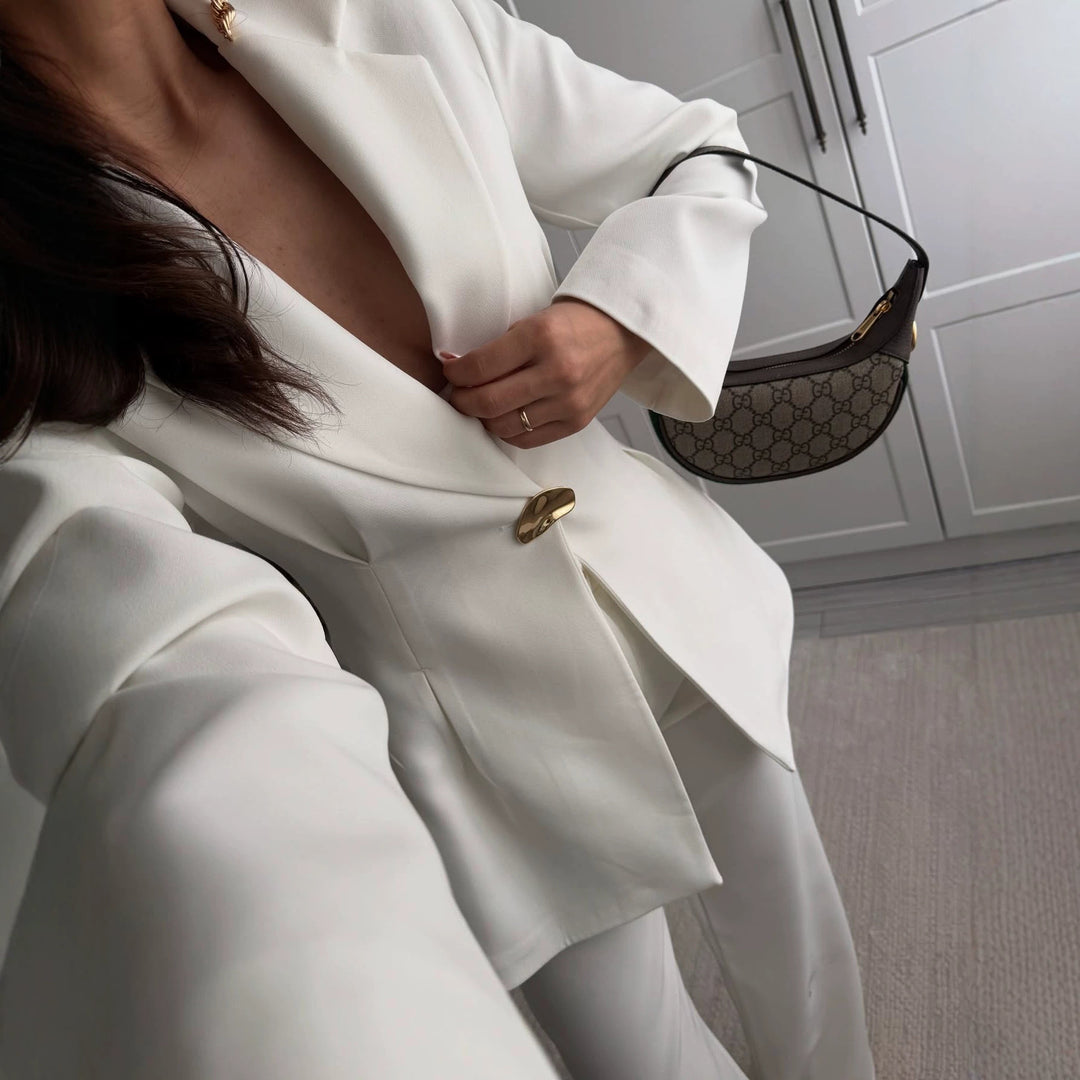Damen Taillierter Longblazer mit goldener Statement-Schnalle Shop Nory