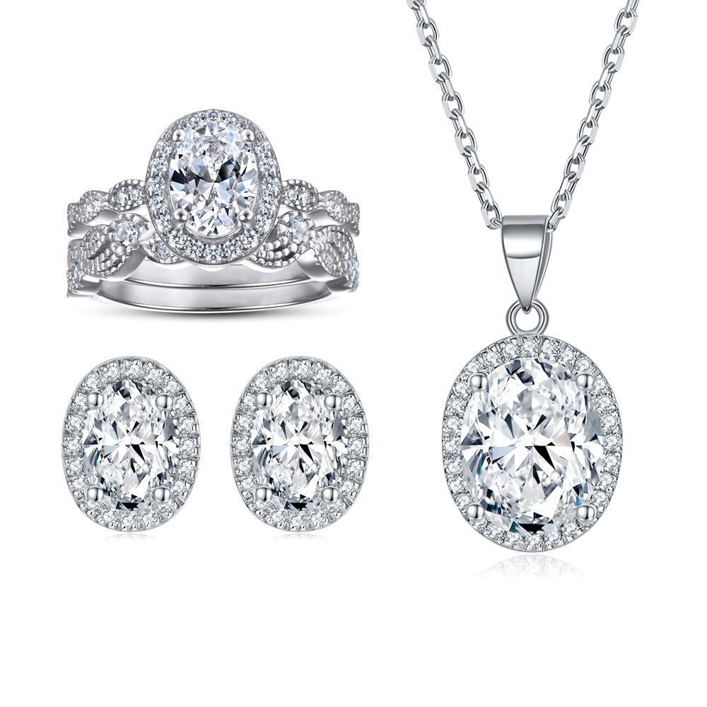 Damen Verlobungsring mit quadratischem Hauptstein und kunstvollen Zirkonia-Shop Nory