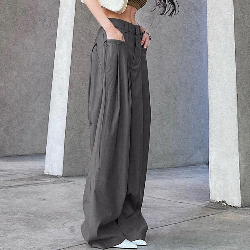 Damen nan hochtaillierte weite Bundfaltenhose mit Cargo‑Details, Gürtelschlaufen und geradem Beinschnitt Shop Nory