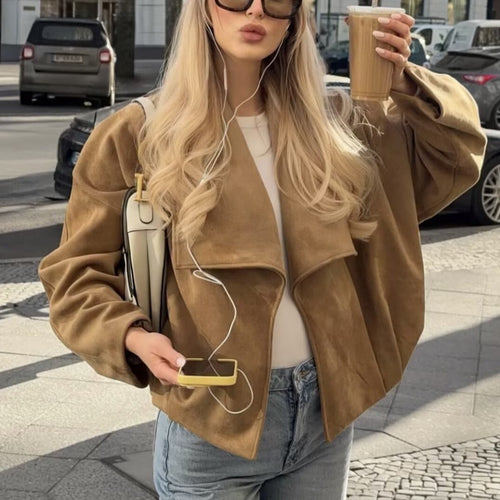 Damen Kurze Oversize Jacke aus Veloursimitat mit weitem Schalkragen Raglanärmeln und gerafftem Saum Shop Nory