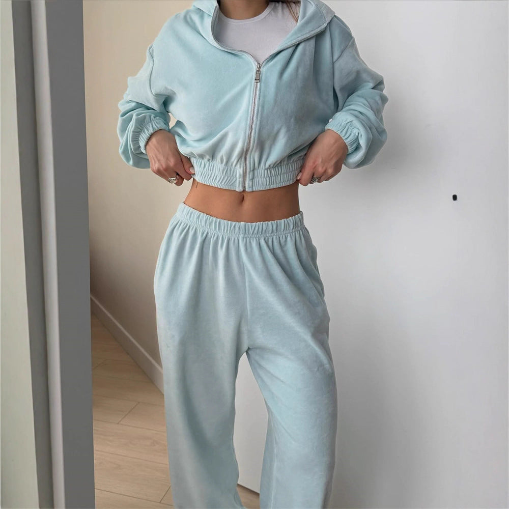 Damen cropped Kapuzen-Zipjacke mit gerafftem Elastiksaum und hochtaillierter Relax-Hose aus softem Sweat Shop Nory