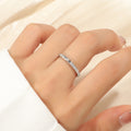 Damen Ring mit funkelndem Zirkonia-Besatz und modernem Struktur Shop Nory