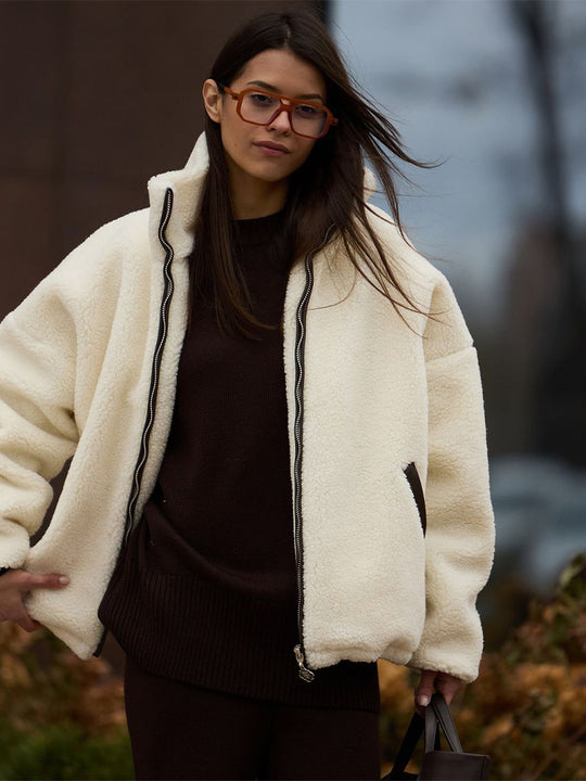 Damen Teddy-Fleece Oversize-Jacke mit hohem Stehkragen, kontrastierter Reißverschlussleiste und Eingrifftaschen Shop Nory
