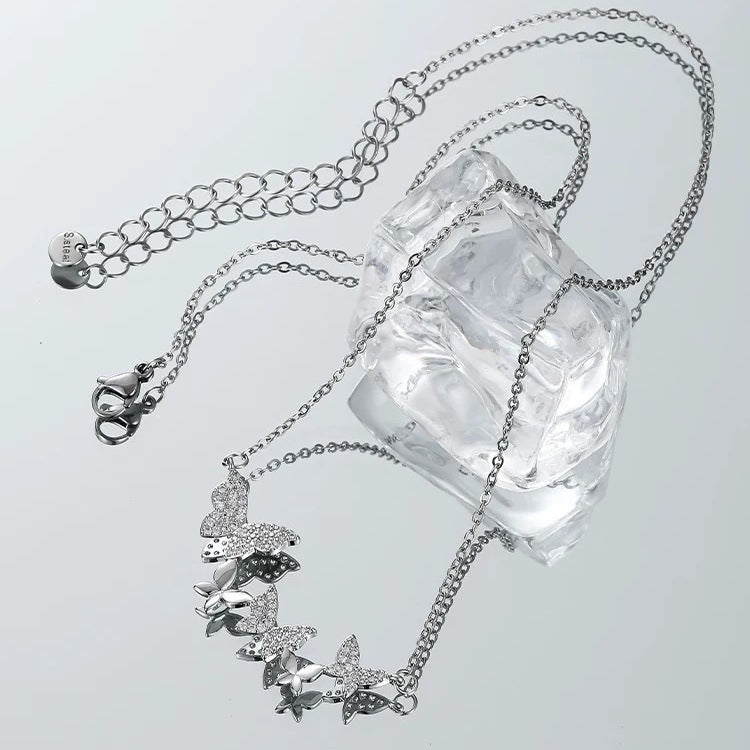 Damen Halskette mit elegantem Schmetterlingsdesign und funkelnden Zirkonia Shop Nory