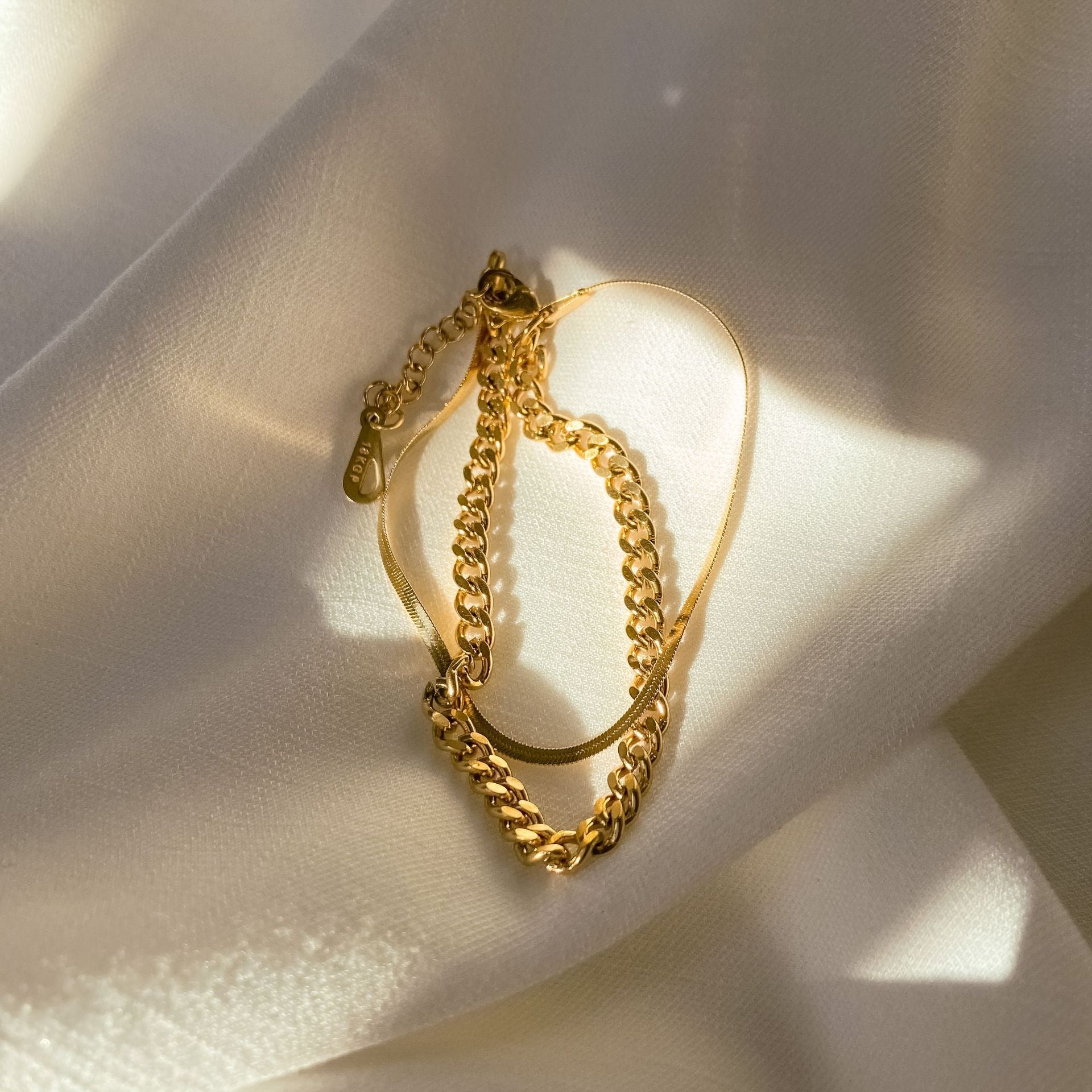 Damen Schmuckarmband mit modernem Gliederdesign und elegantem Verschluss Shop Nory