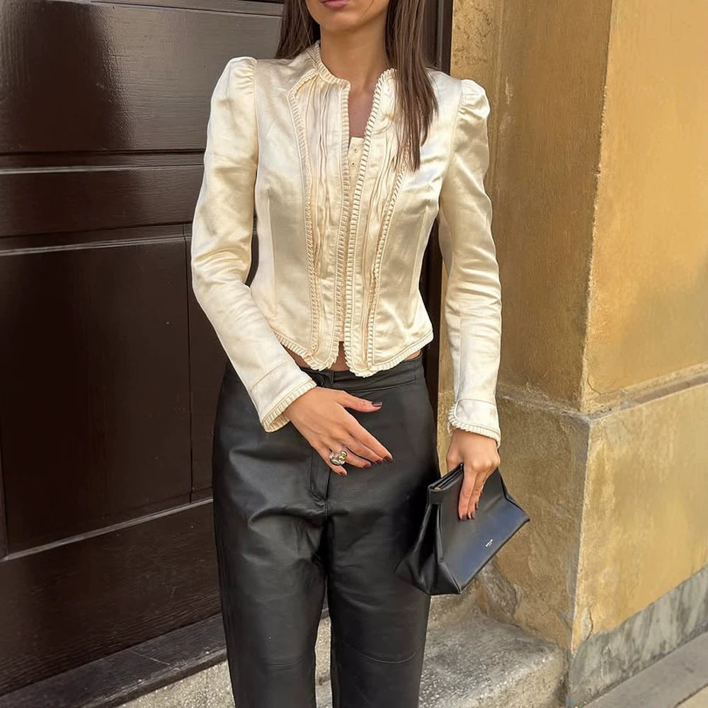 Damen Taillierter Cropped-Blazer mit skulpturierter Schulterpartie und Zierborten Shop Nory