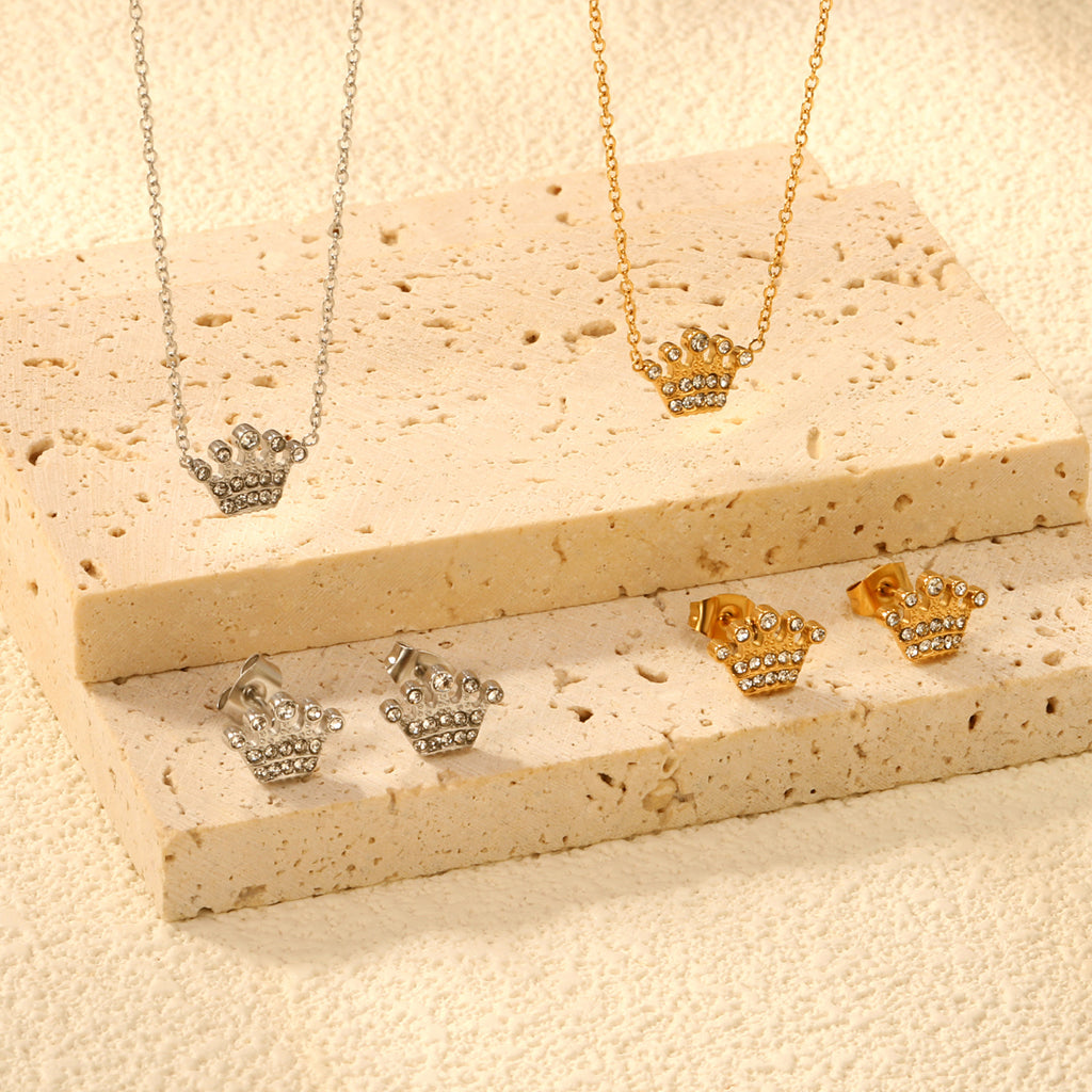 Damen Schmuckset mit Krone-Anhängern und eleganten Ohrsteckern Shop Nory