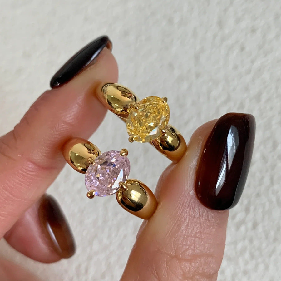 Damenring mit exquisitem ovalem Edelsteinbesatz Shop Nory