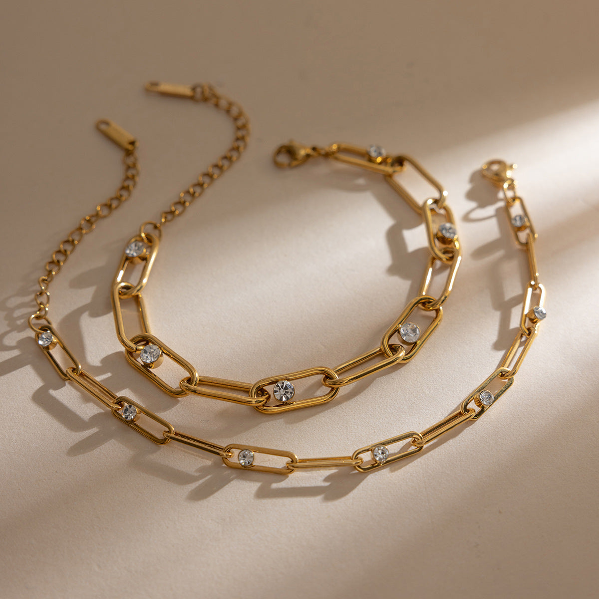 Damen elegantes Armband mit funkelnden Zirkonia-Details aus hypoallergenem Edelstahl Shop Nory