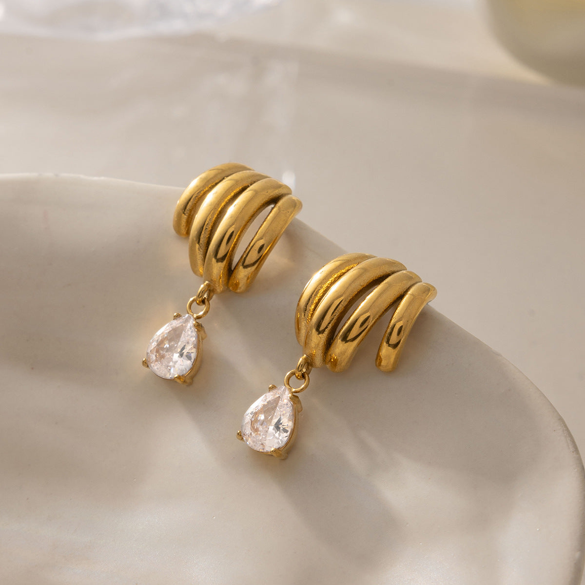 Damen Ohrhänger mit exquisite Ohrspiralen und funkelndem Zirkonia Shop Nory