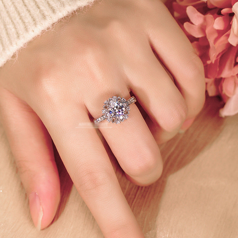 Damen blütenförmiger Zirkonia Ring mit funkelnden Akzenten Shop Nory