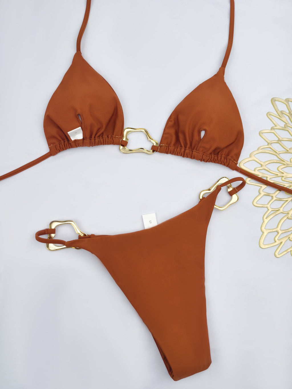 Damen Triangel-Bikini mit stilvollen Goldakzenten