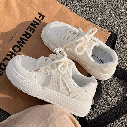 Damen Urbane Plateausneaker im Minimalstil mit gepolstertem Komfortkragen Shop Nory