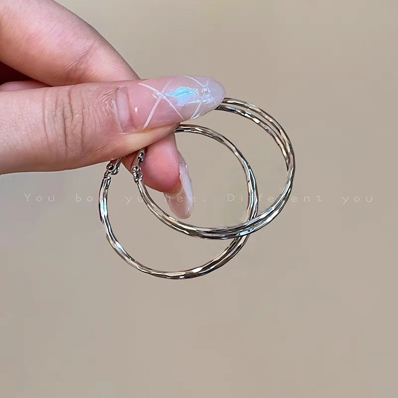 Damen Hoops mit elegantem, gewundenem Design Shop Nory