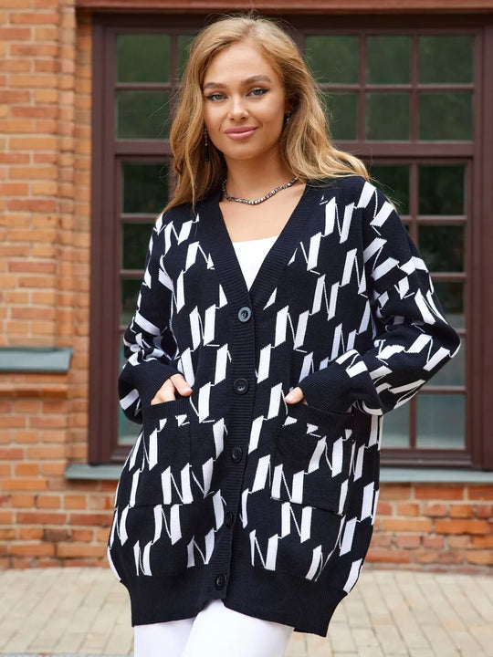 Damen Oversized Strickcardigan mit V‑Ausschnitt, Knopfleiste und Eingrifftaschen Shop Nory