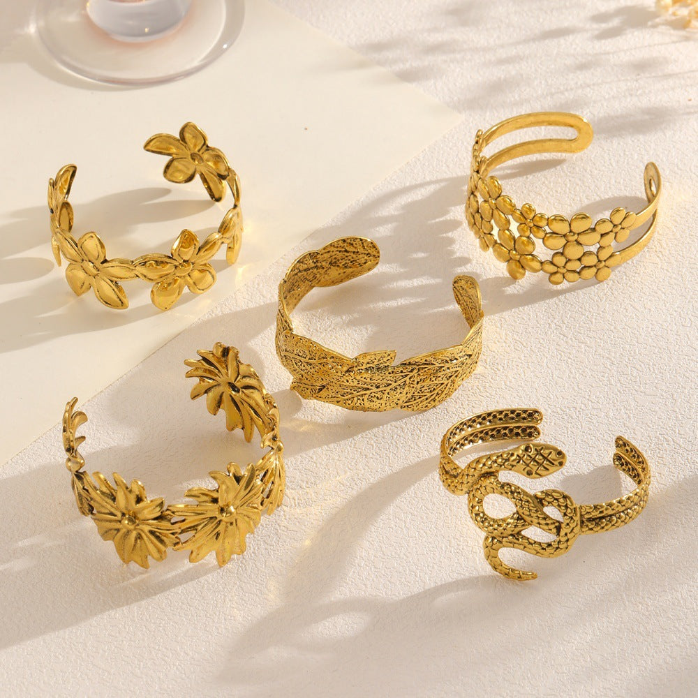 Damen Offener Armreif mit floralem Motiven und kunstvollem Design Shop Nory