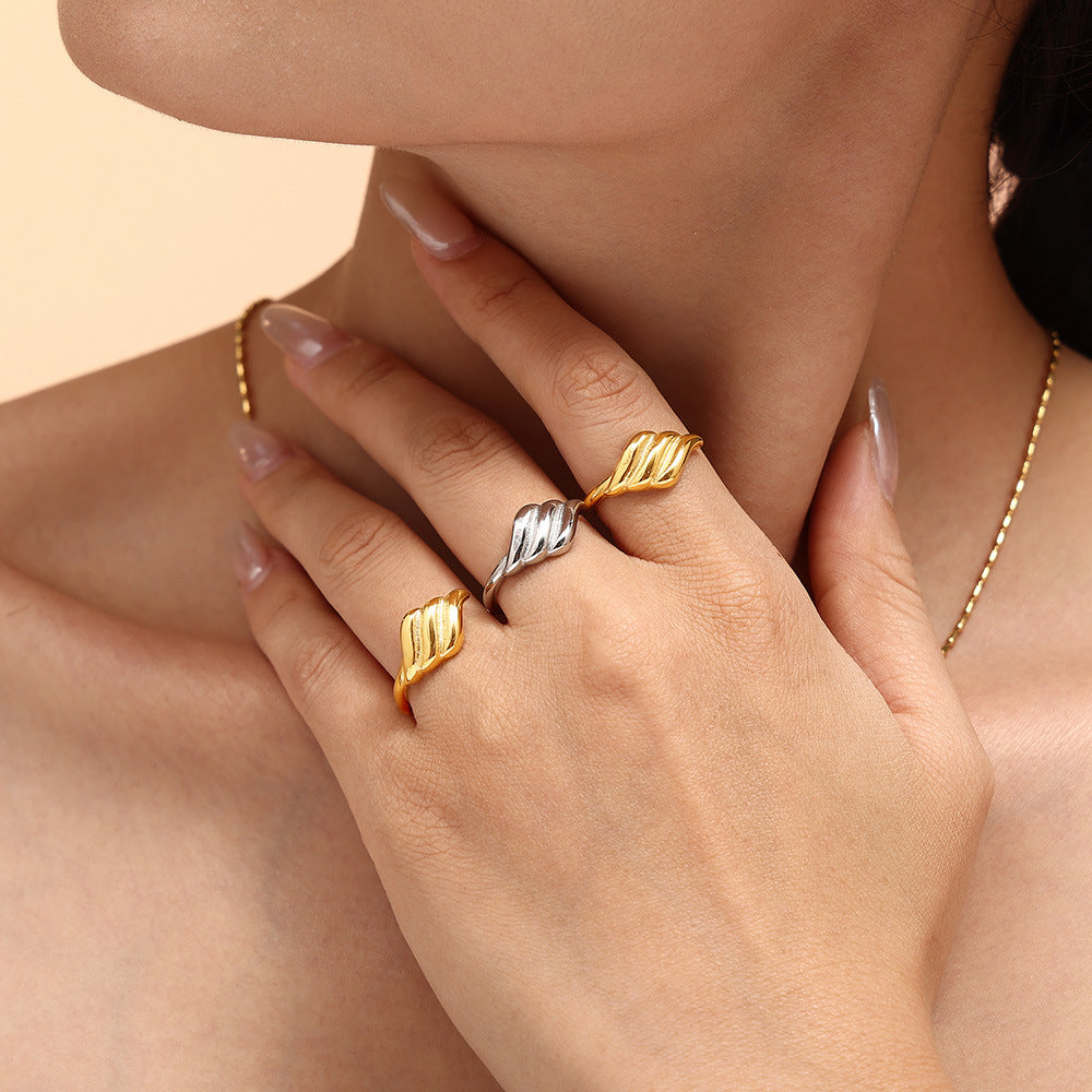 Damenring aus Titanstahl mit elegantem Blattdesign Shop Nory