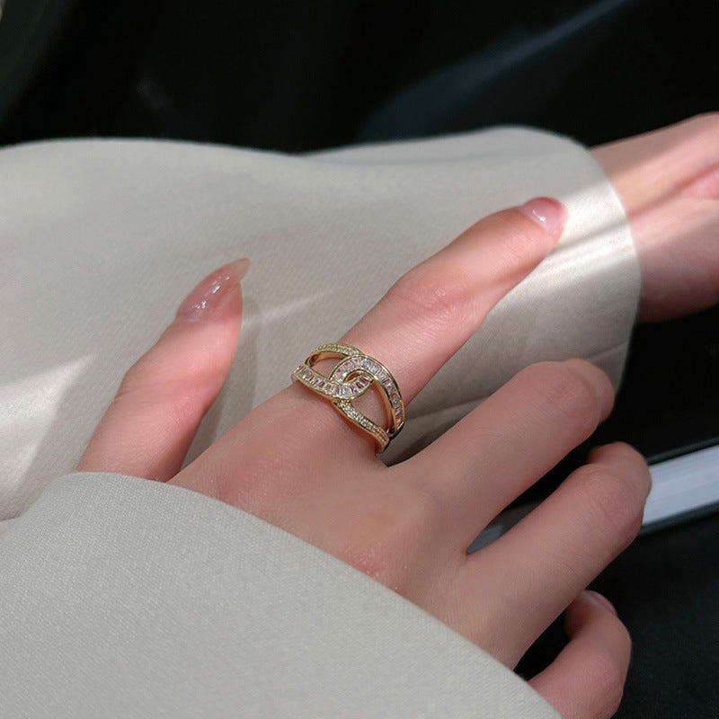 Damen Offener Ring mit kunstvollem Zirkonia-Besatz und glänzendem Goldfinish Shop Nory