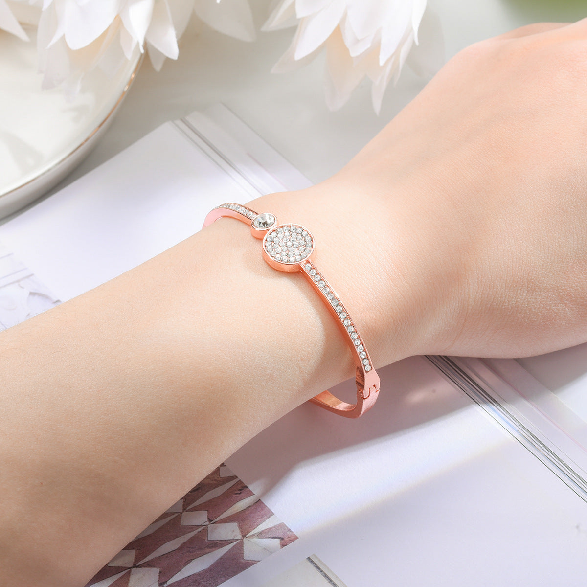 Damen Armreif mit funkelnden Zirkonia-Steinen Shop Nory