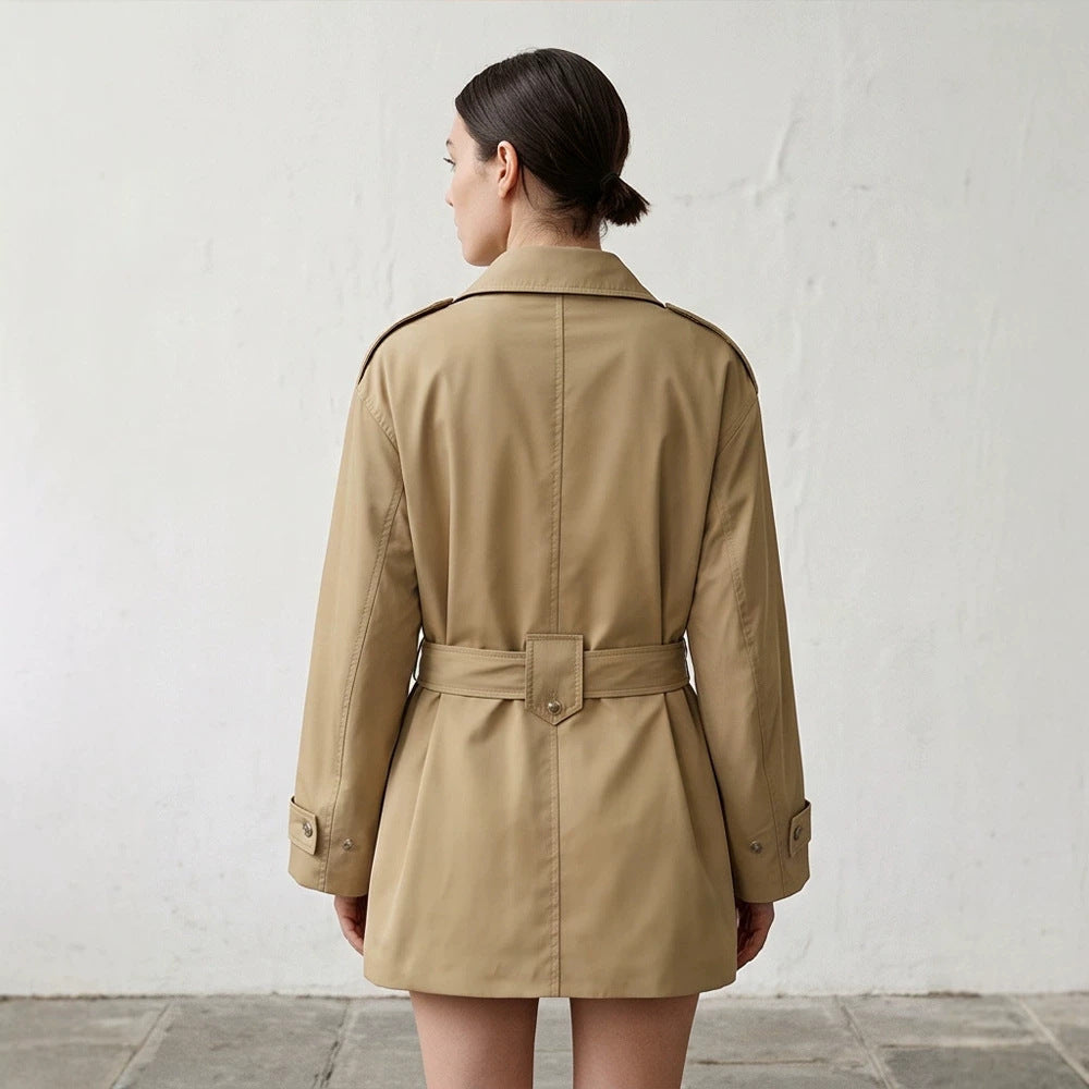 Damen Kurztrenchcoat mit Taillengürtel, Schulterklappen und verstellbaren Manschetten Shop Nory
