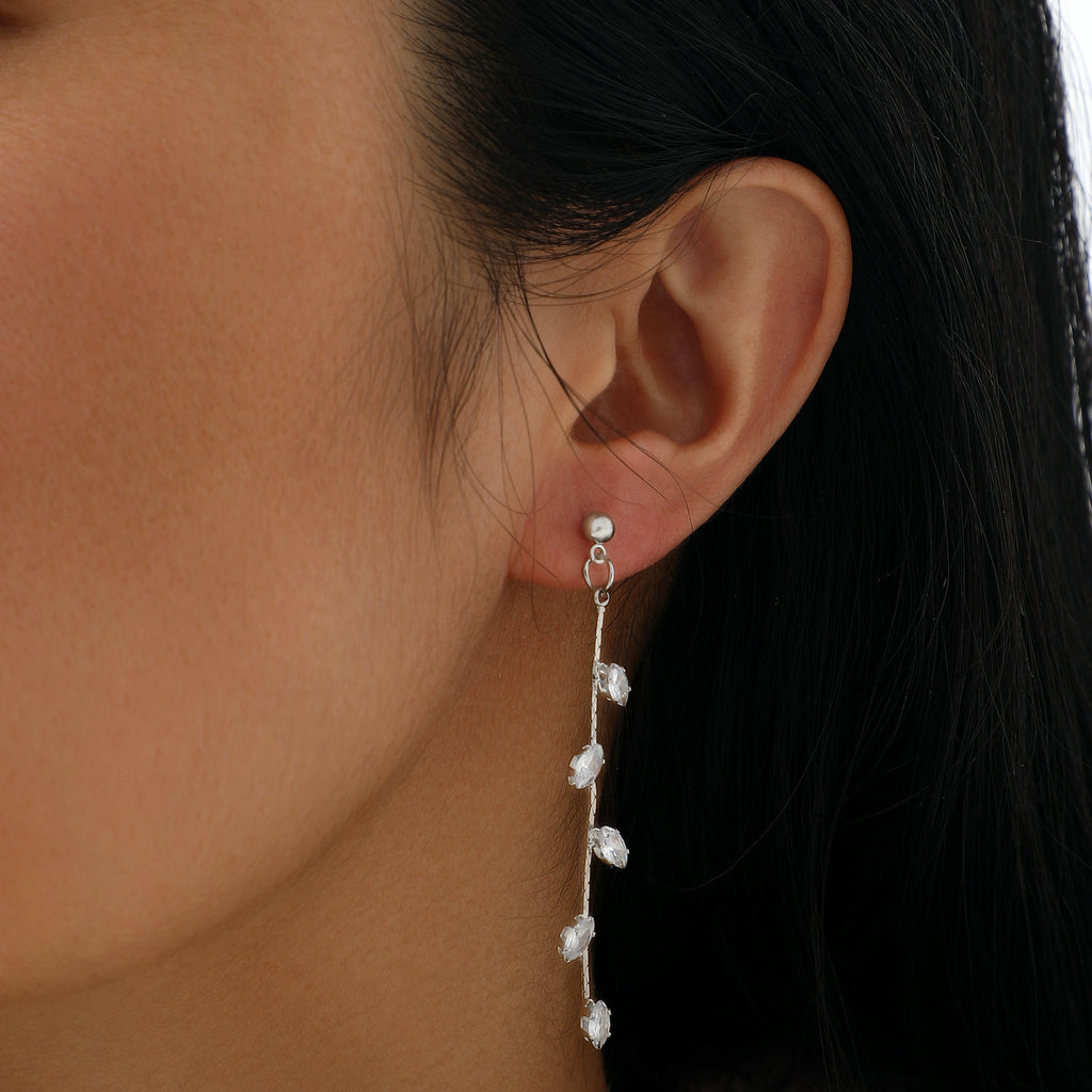 Damen Ohrringe mit funkelnden Kristallen und elegantem Design Shop Nory