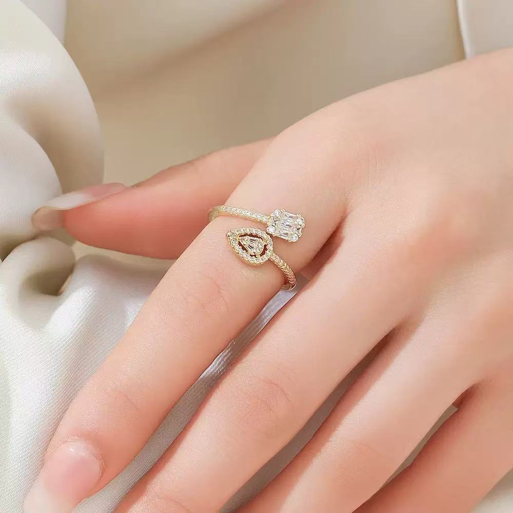 Damen eleganter Ring mit funkelnden Zirkonia und doppelt gefasstem Design Shop Nory