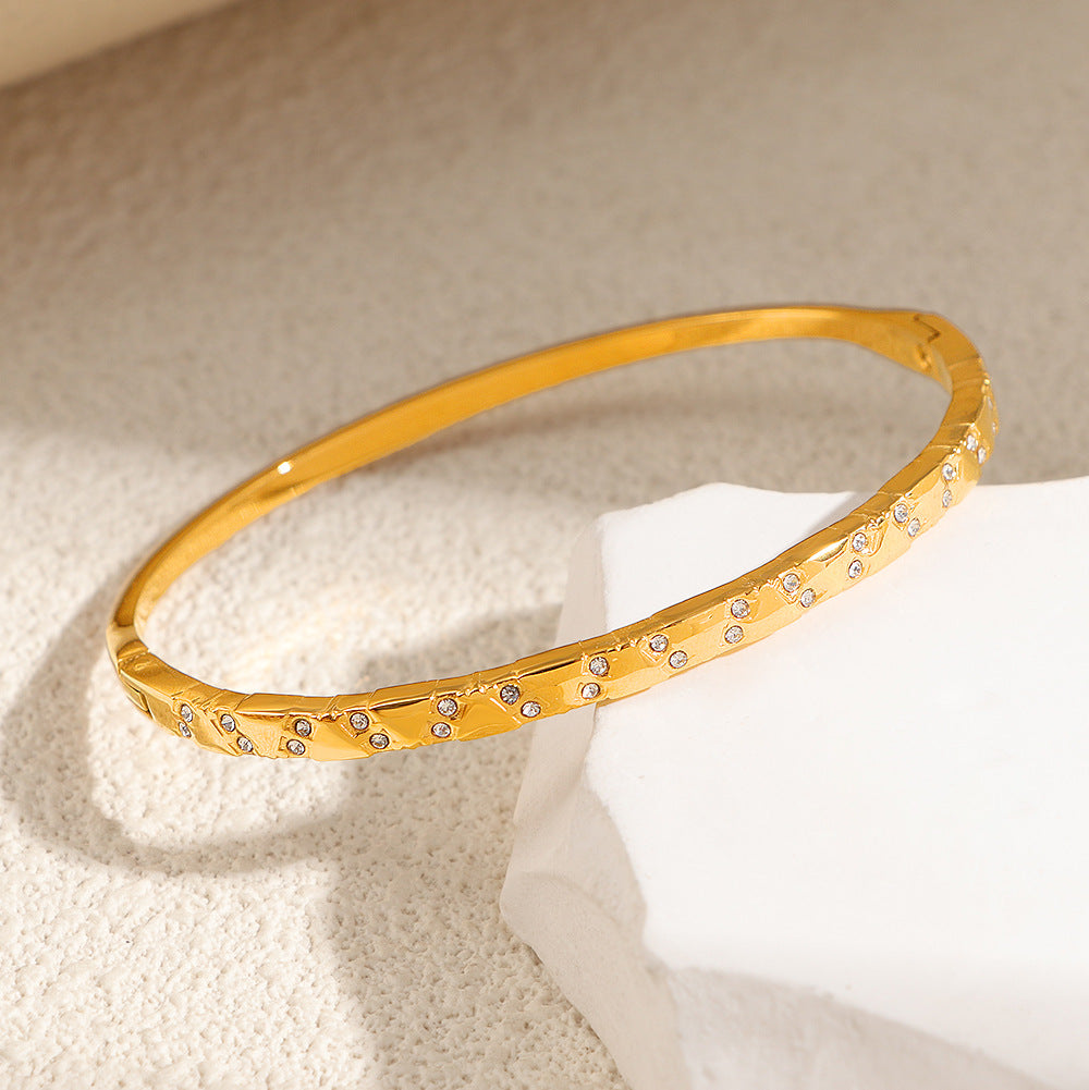 Damen Armreif mit funkelnden Zirkonia und strukturiertem Design Shop Nory