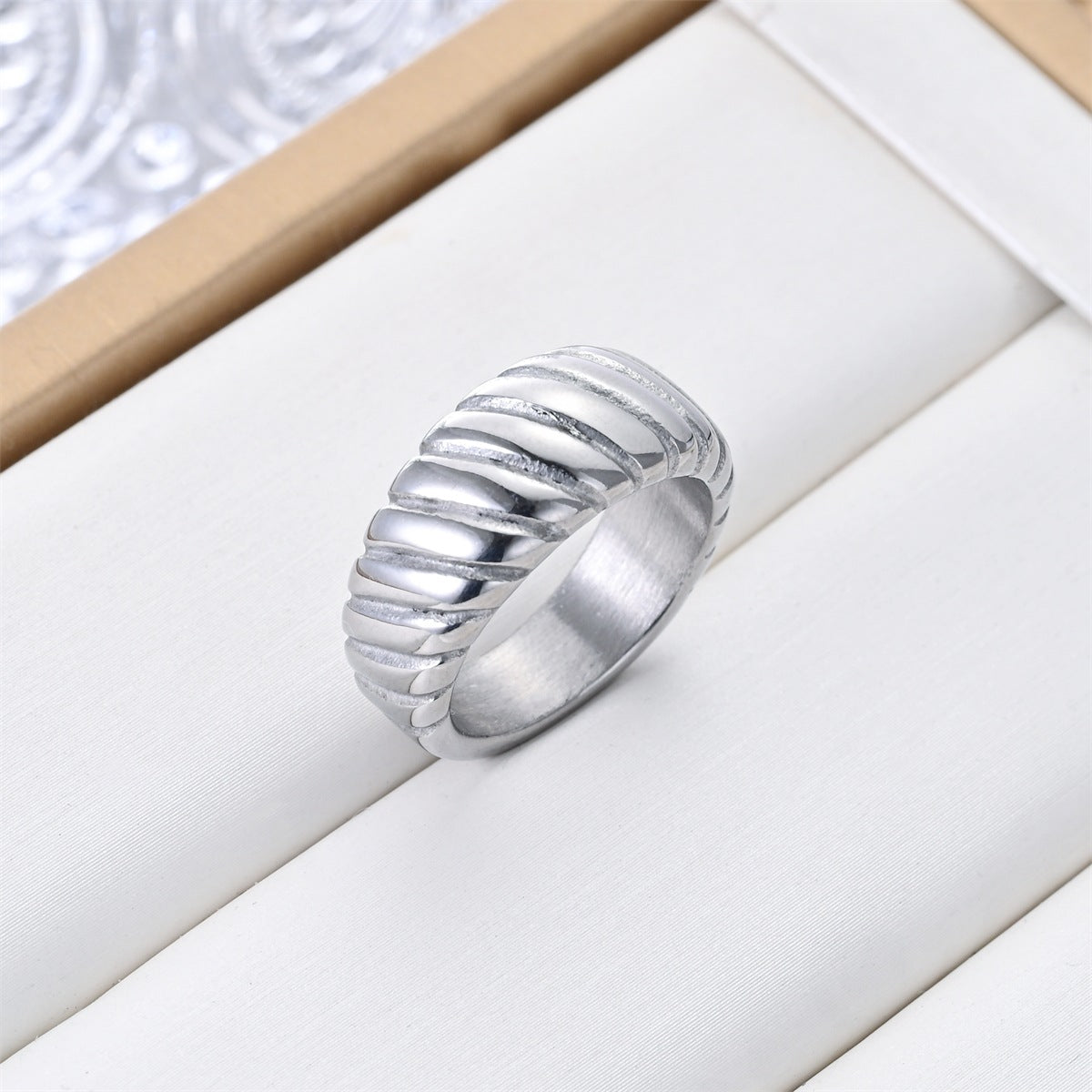 Damen Ring mit kunstvollem, gewundenem Design Shop Nory