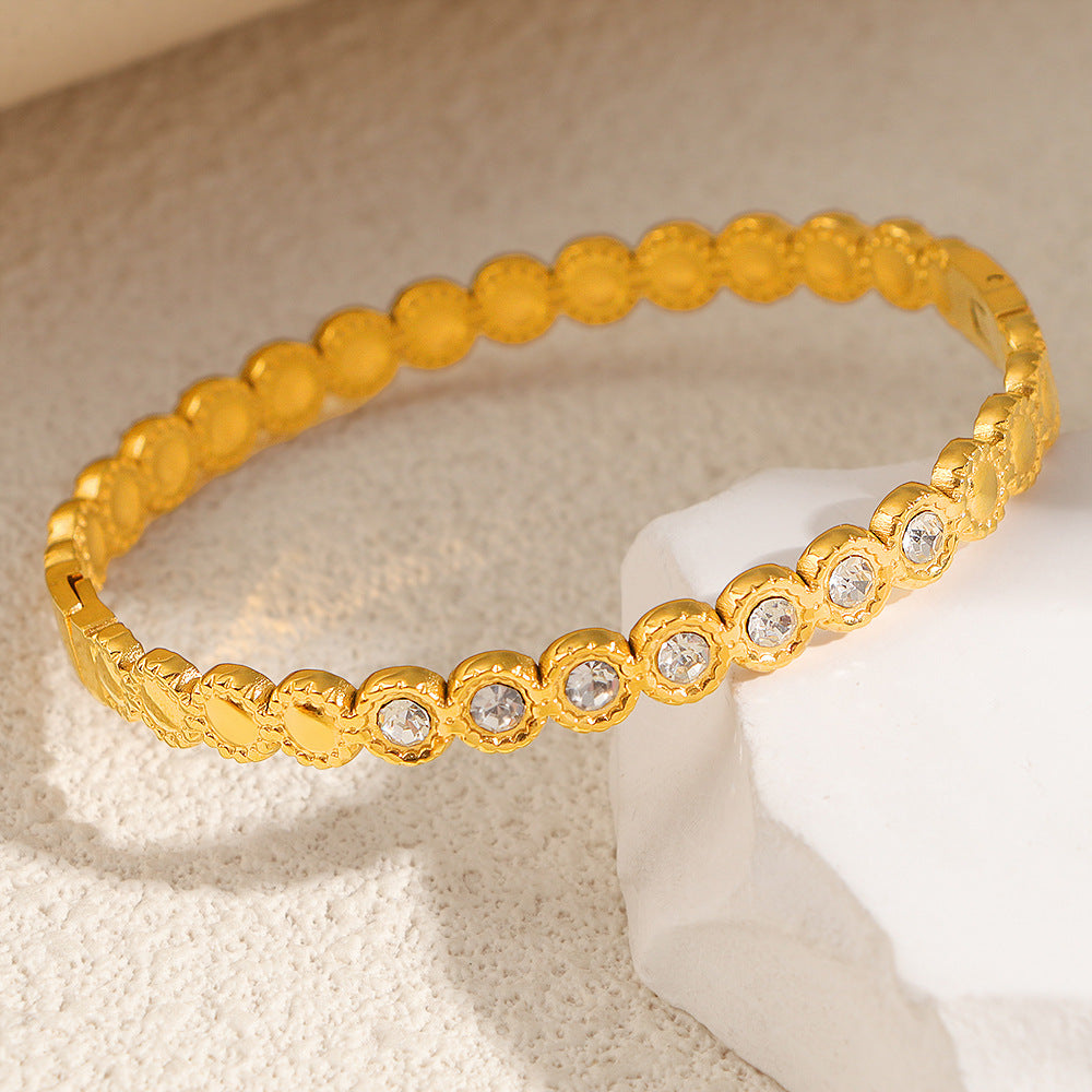 Damen Armreif mit funkelnden Zirkonia und strukturiertem Design Shop Nory