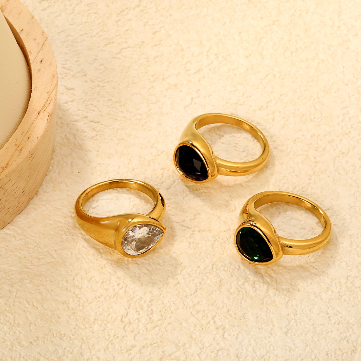 Damen Ring mit funkelndem Kristall und modernem Design Shop Nory