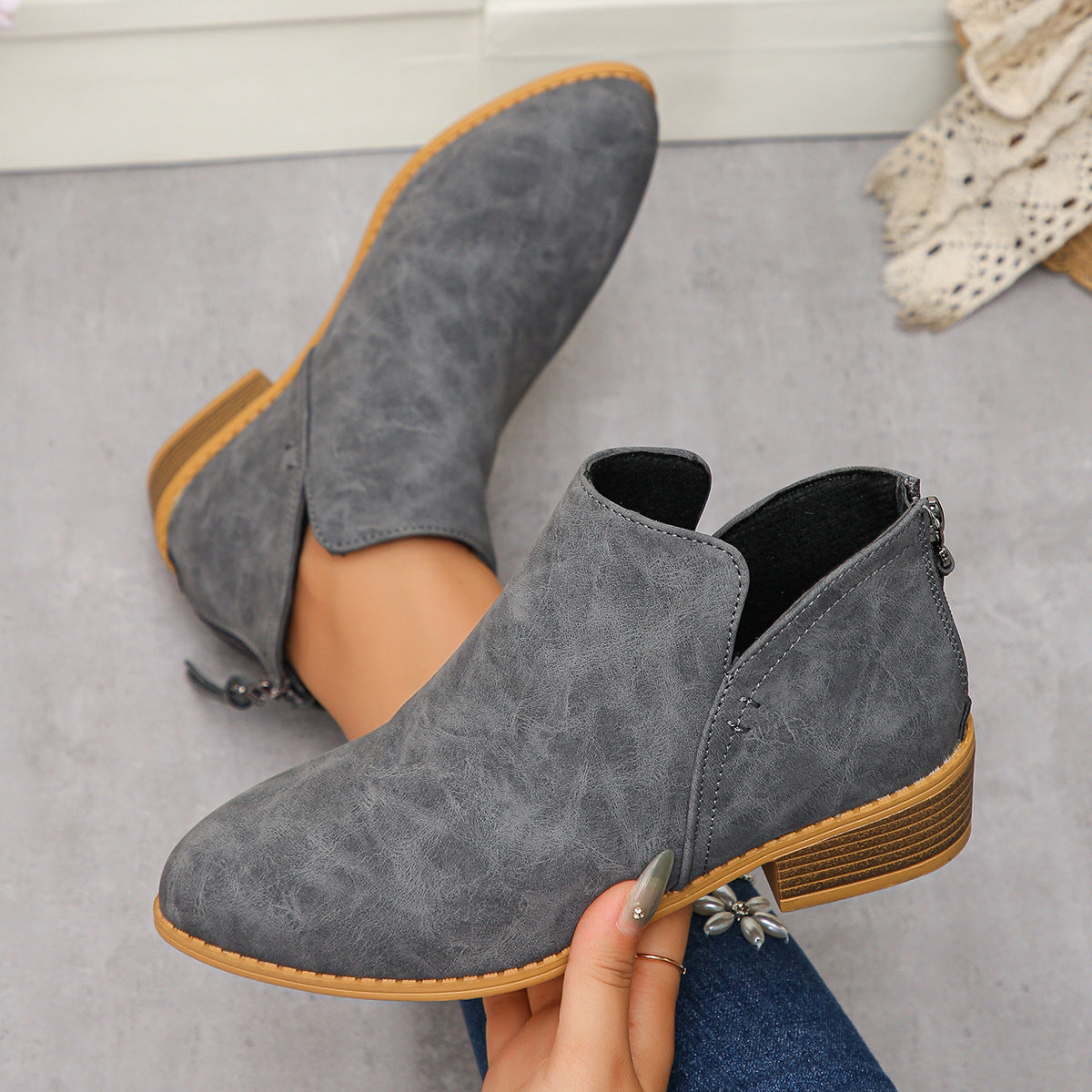Damen nan knöchelhohe Stiefelette mit V-Ansatz, hinterem Reißverschluss-Quaste und gestapeltem Blockabsatz
