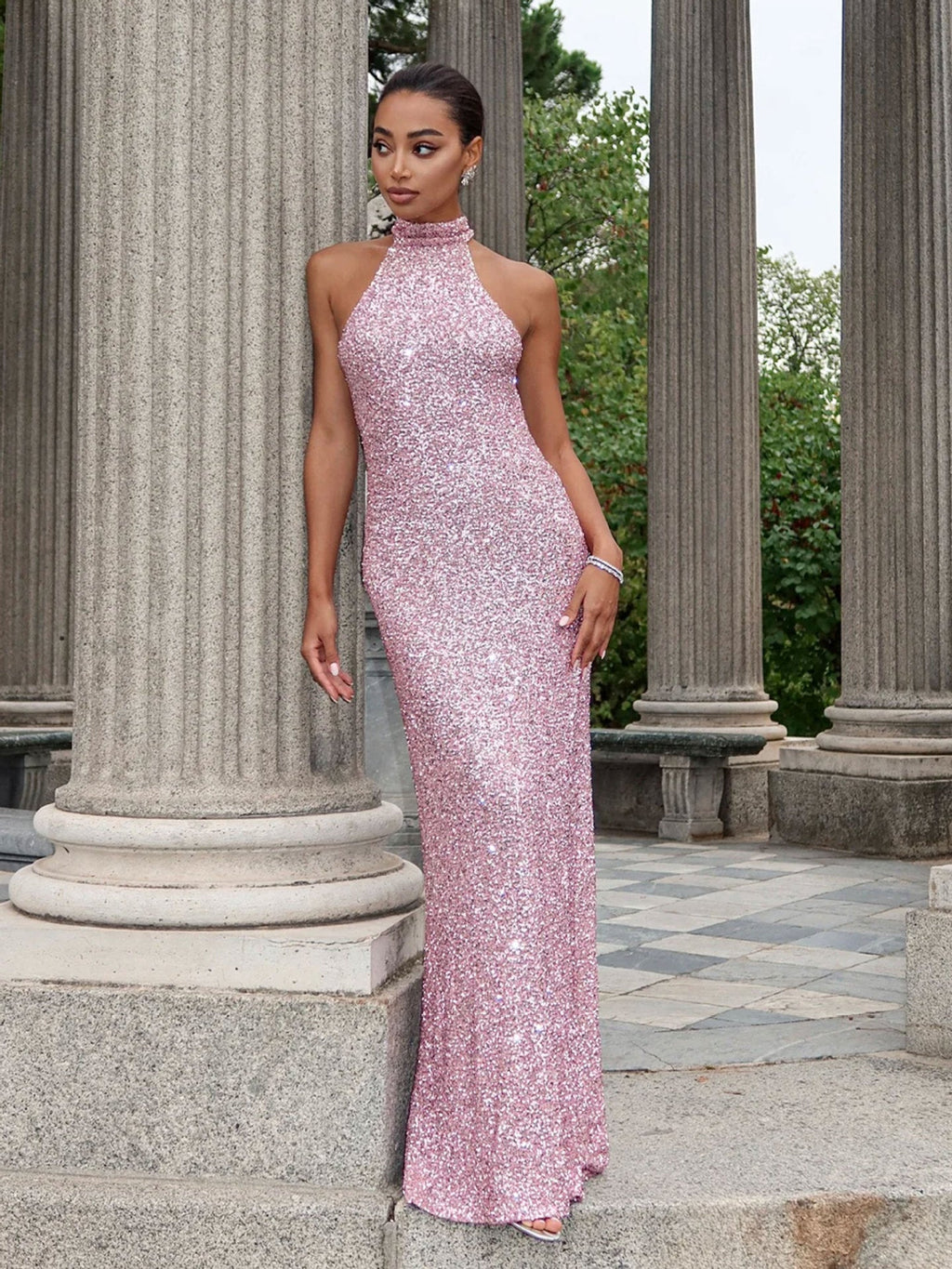 Damen Glitzerndes Abendkleid mit hohem Kragen und figurbetontem Schnitt
