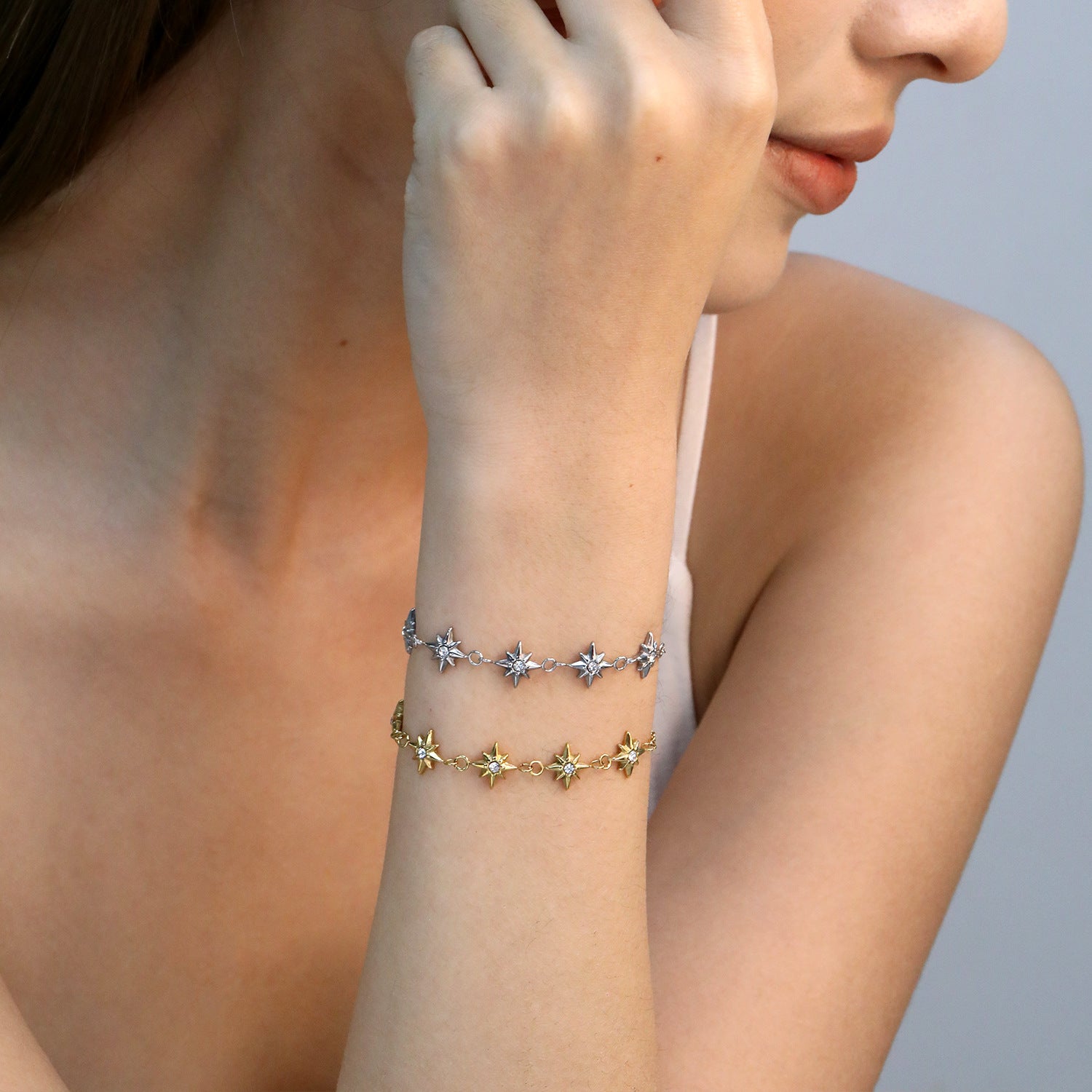 Damen Armband mit funkelnden Kristallen und zartem Kettendesign Shop Nory