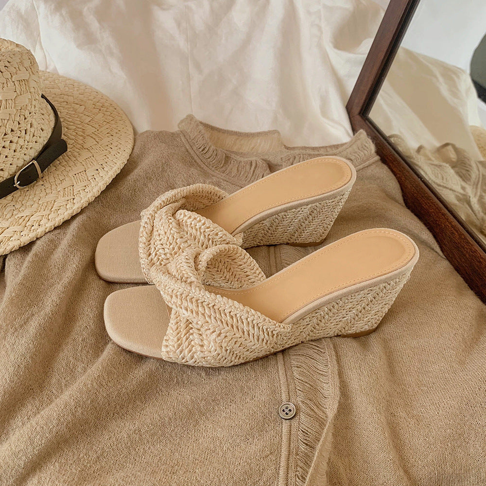 Damen Wedgesandalen mit kunstvoll geflochtenem Riemendesign und komfortablem Fußbett