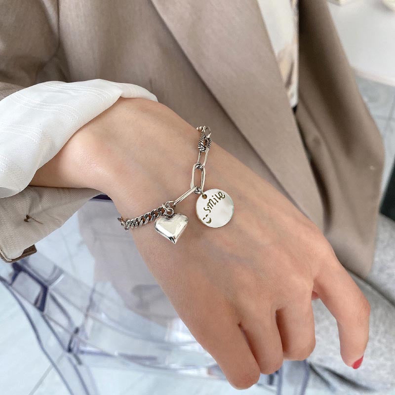 Damen Charmante Armbanduhr mit Herz- und Smile-Anhänger Shop Nory