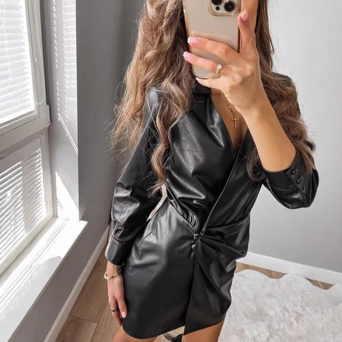 Damen Wickel-Kunstleder-Minikleid mit Hemdkragen, geraffter Taillenpartie und Manschetten Shop Nory