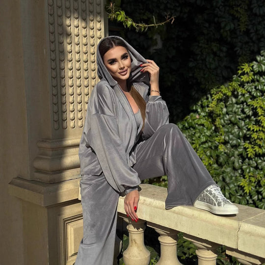 Damen Cropped Samt-Hoodie mit weitem Arm und High-Waist Jogginghose im Lounge-Set Shop Nory