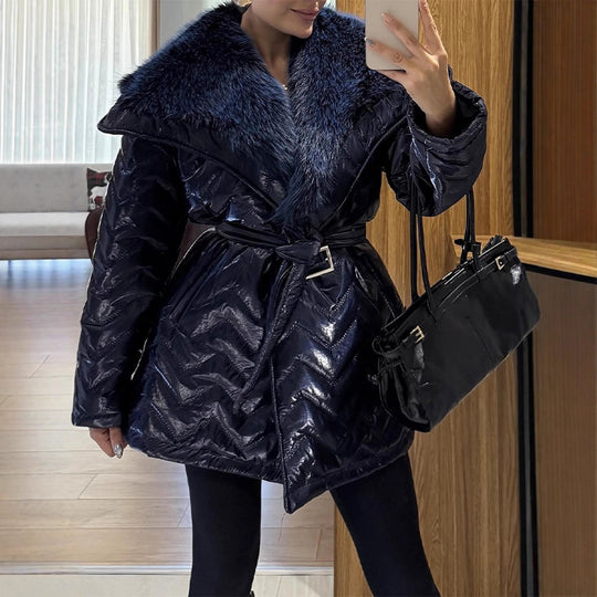Damen Glänzende Steppjacke mit Taillengürtel und voluminösem Kunstfellkragen Shop Nory