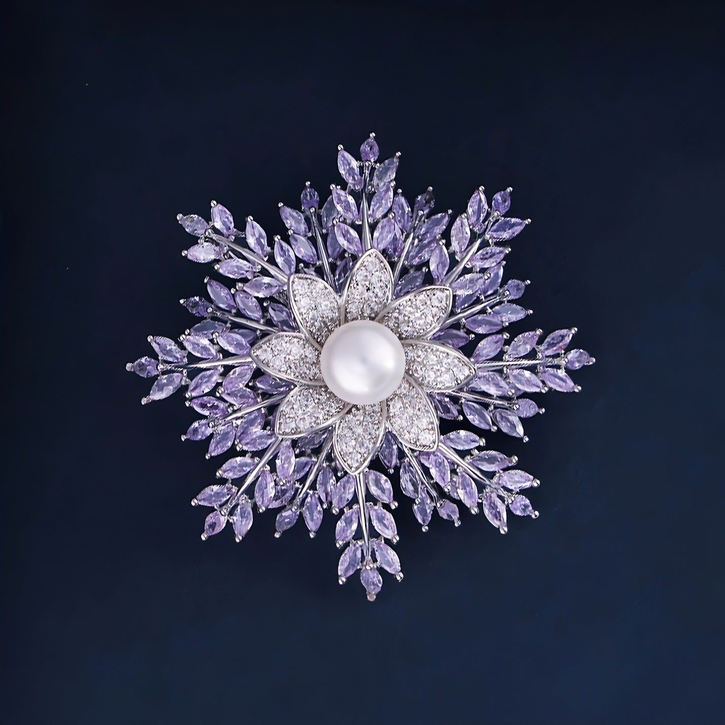 Elegante Perlenbrosche Florales Stern-Design mit Zirkonia Verziert
