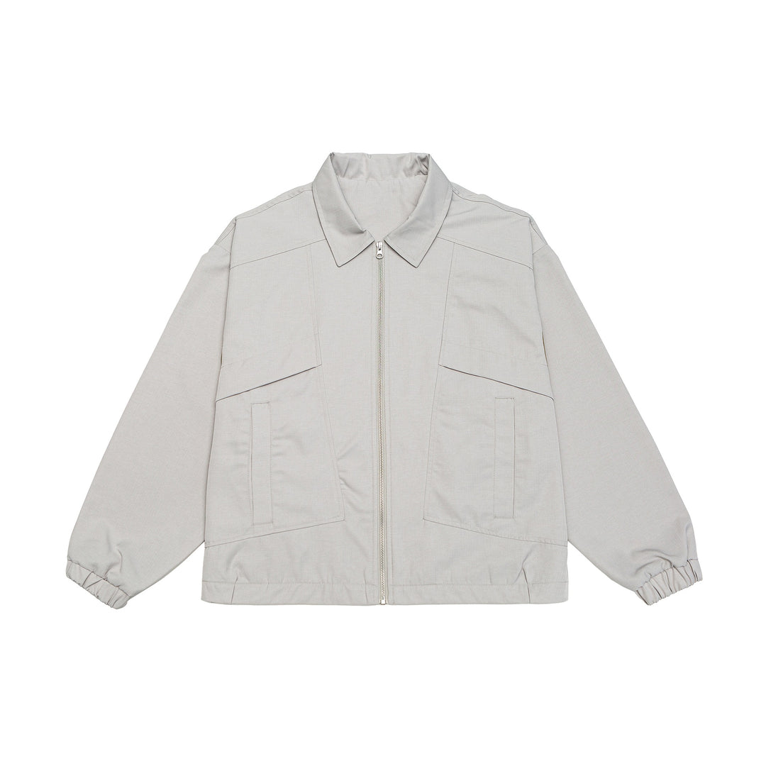 Unisex Kurzblouson im Boxy‑Cut mit Hemdkragen, sichtbarem Metallreißverschluss und Utility‑Pattentaschen Shop Nory