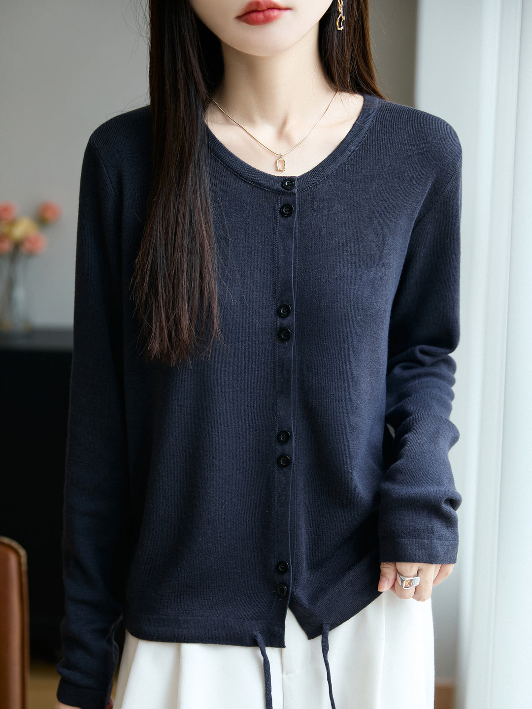 Damen Leichter Feinstrick-Knopfleisten-Cardigan mit Rundhalsausschnitt Shop Nory
