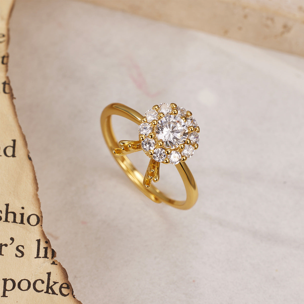 Damen Ring mit luxuriösem Zirkonia-Kristallbesatz Shop Nory