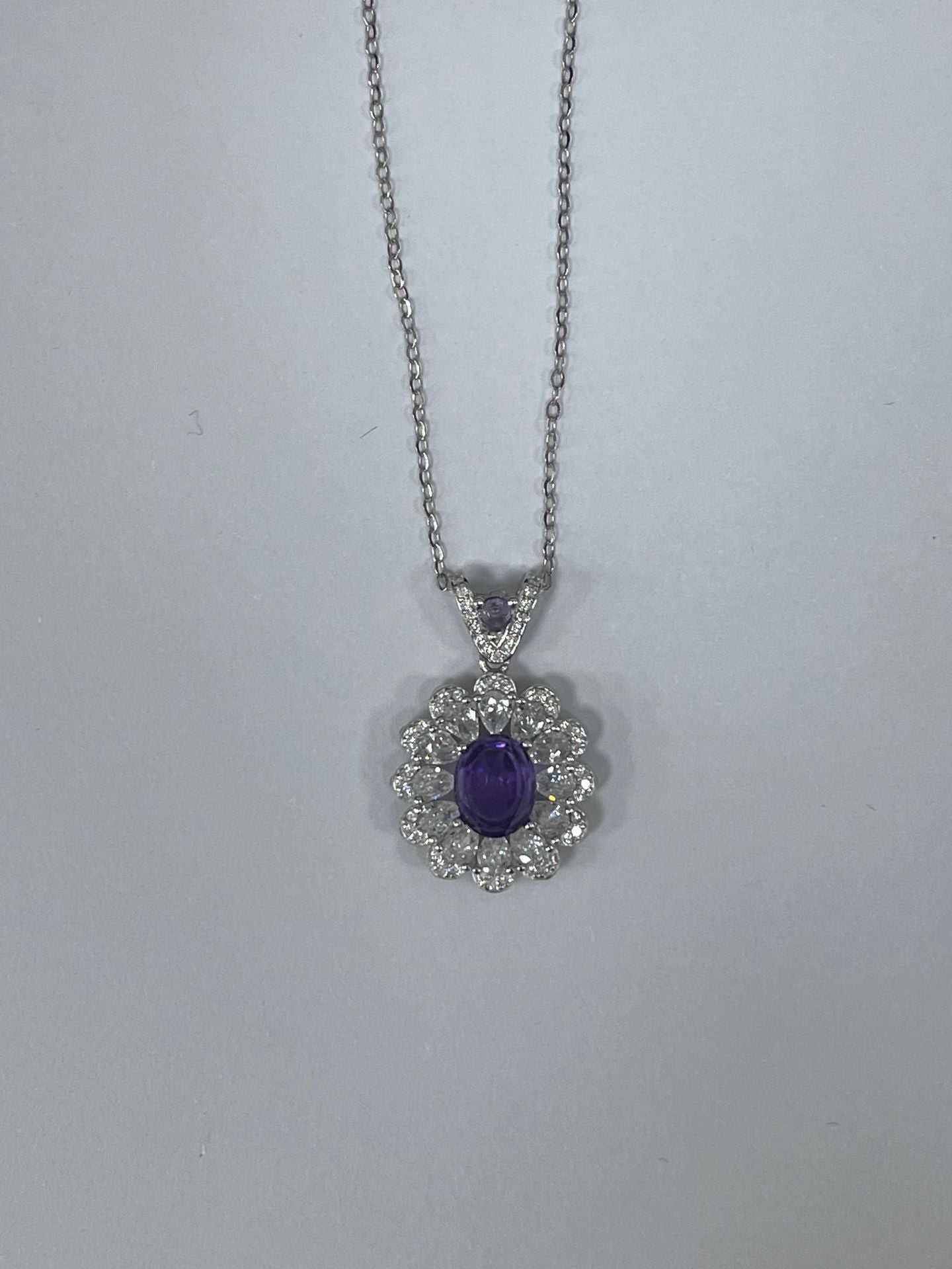Damen Halskette mit funkelndem Amethyst und zarten Zirkonia-Elementen Shop Nory